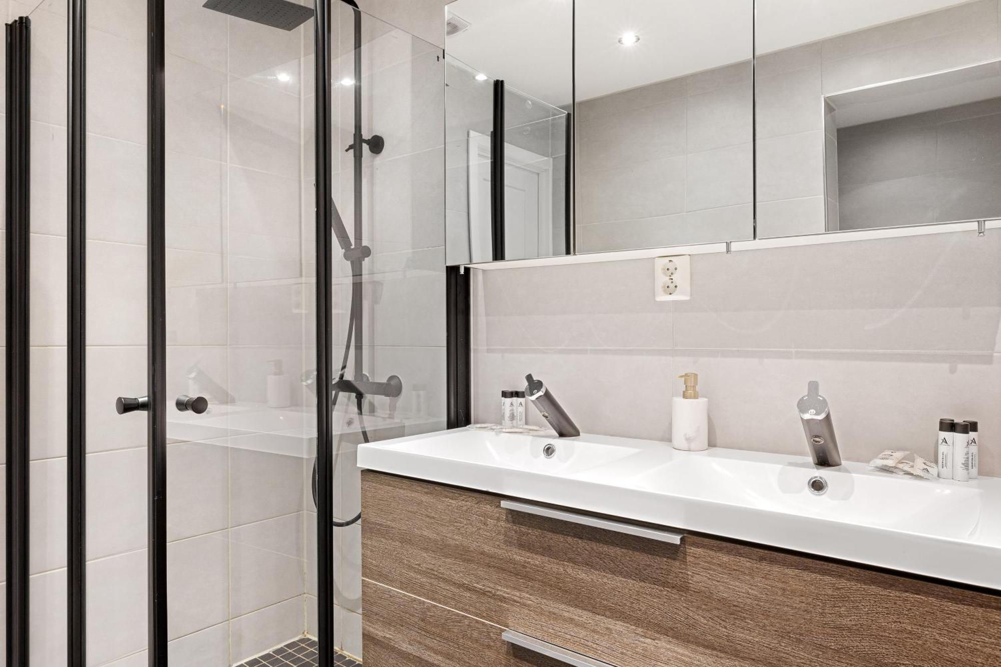 Homerentals L 120Sqm Mid-Central - King Beds - 500Mbps Wi-Fi Bergen Buitenkant foto